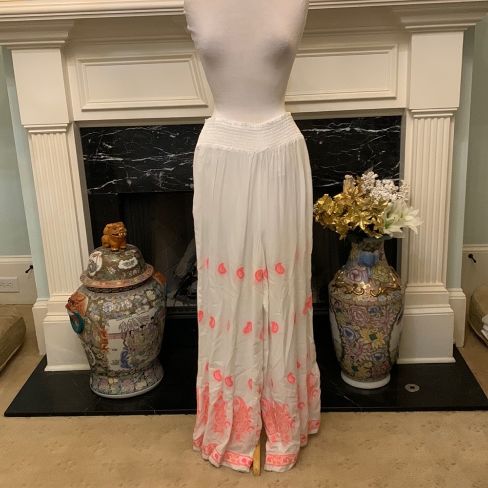 NWT “Geo Beachwear” white with hot pink embroidery